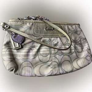 Coach Poppy Metallic Gold Signature Wristlet with RARE Hangtags! — GUC